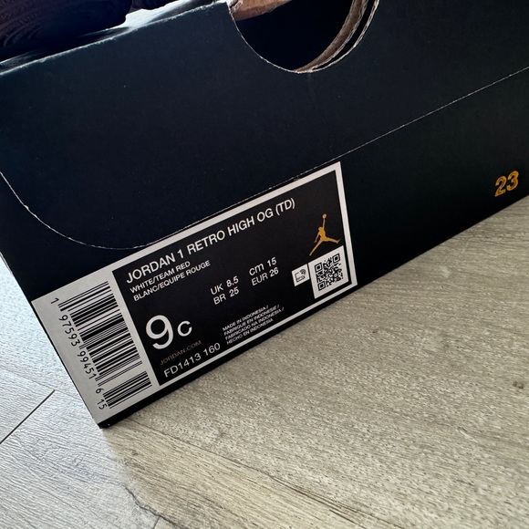 Jordan 1 Retro High OG - Picture 6 of 6